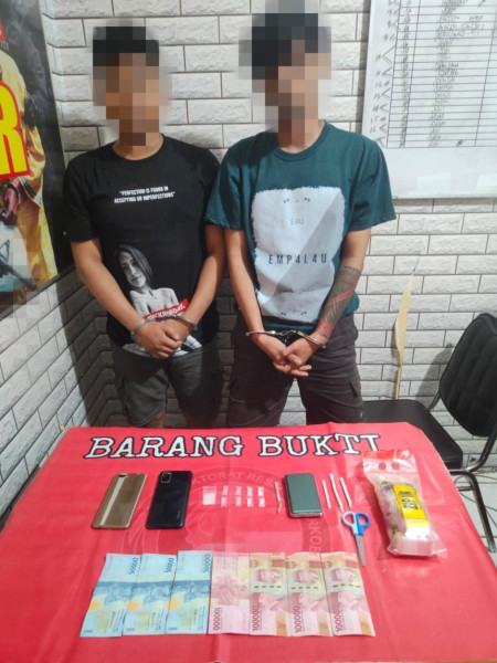 Sat Resnarkoba Berhasil Mengamankan 2 Pelaku Tindak Pidana Jaringan Narkotika Jenis Sabu-sabu Dengan Berat Bruto 3,87 Gram