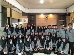 63 SISWA SMKN 1 AMUNTAI KUNJUNGI PERPUSTAKAAN PALNAM