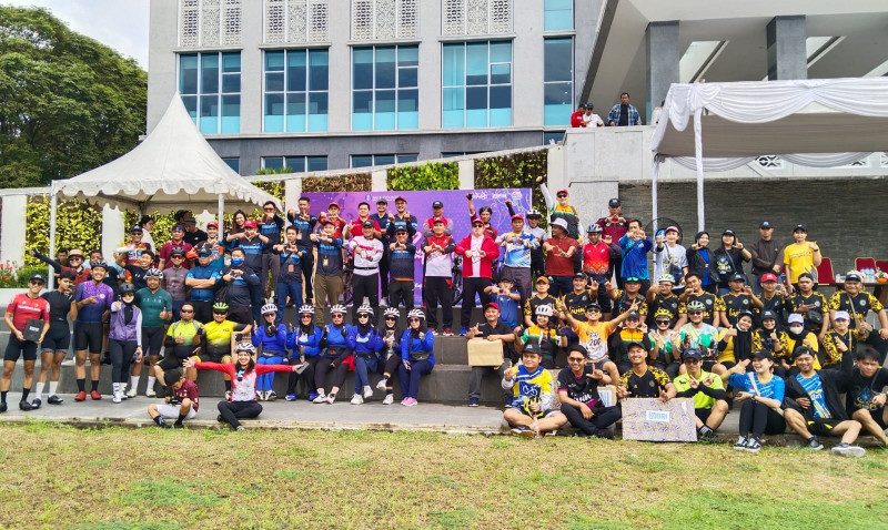 Sahli Gubernur Yuas Elko Ikuti Gowes Bersama Festival Betang Juara Tahun 2023