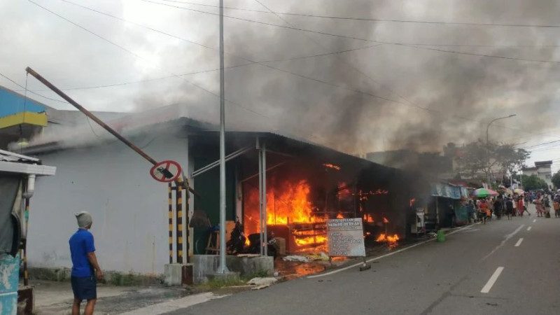Kebakaran Lagi di Balikpapan, 4 Toko Hangus dan Korban Dibawa ke Rumah Sakit