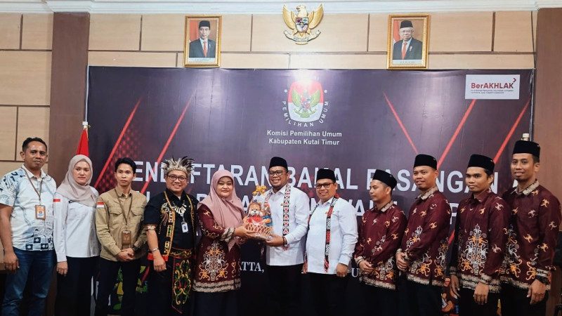 Pasangan KB-Kinsu Deklarasi Bersama Relawan dan Simpatisan Sebelum Mendaftar ke KPU Kutim