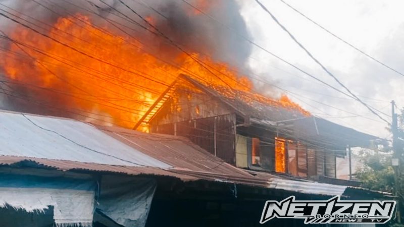 Kebakaran Hebat di Banjarmasin Selatan, Petugas Berjibaku Padamkan Api
