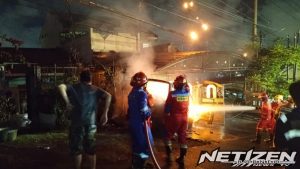 Angkot Terbakar di Balikpapan Utara, Satu Mobil Pribadi Juga Terdampak