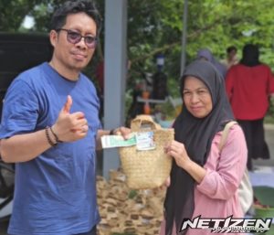 Idul Adha 1446 H Ramah Lingkungan: Pusdal LH Kalimantan Bagikan Kurban Pakai Tas Purun