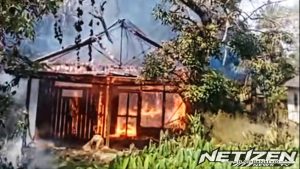 Satu Rumah Ludes Terbakar di Kelua Tabalong, Asap Tebal Terlihat dari Jalan Raya