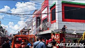 Kebakaran Hebat Landa Toko Elektronik di Nusa Indah III Pontianak