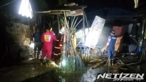 Satu Rumah Terbakar di Sangasanga, Damkar Sangasanga Bergerak Cepat Padamkan Api