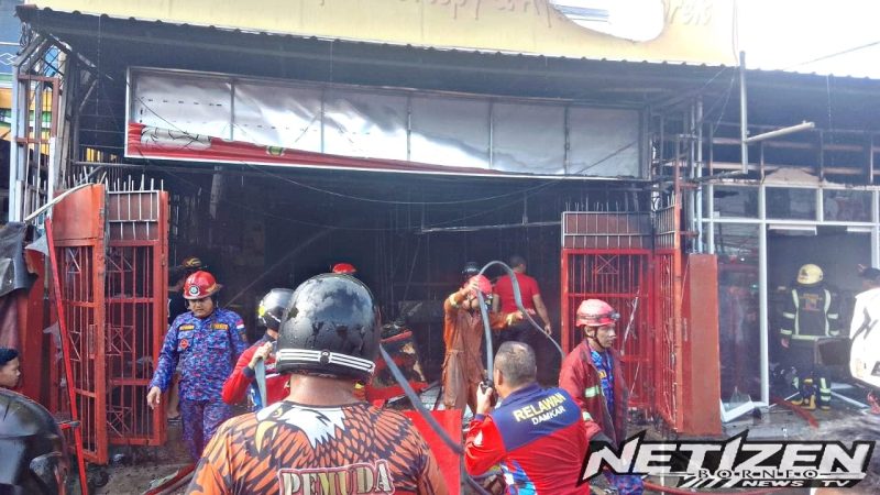 Warung Makan dan Toko Pakaian Terbakar di Samarinda, Satu Relawan Luka