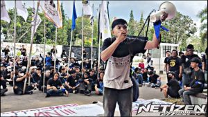 Ratusan Mahasiswa dan Warga Gelar Aksi di DPRD Kalbar, Simbol Catton Bud Tepis Aspirasi