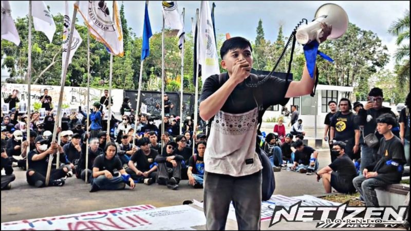 Ratusan Mahasiswa dan Warga Gelar Aksi di DPRD Kalbar, Simbol Catton Bud Tepis Aspirasi
